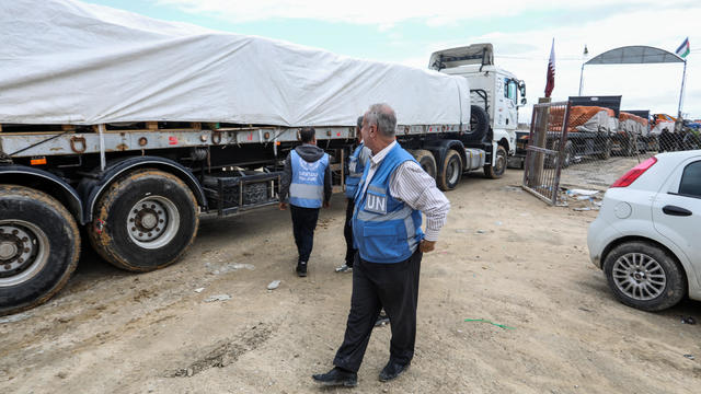 Trucks carrying humanitarian aid enters Gaza 