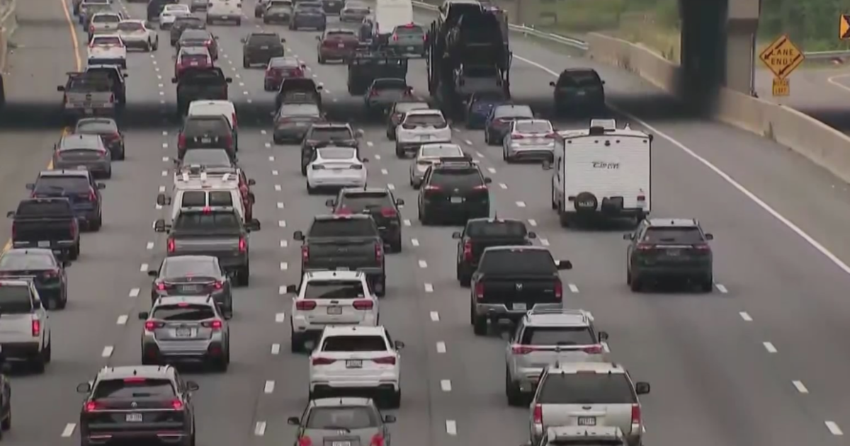 Experts urge patience ahead of expected record-breaking Thanksgiving holiday travel