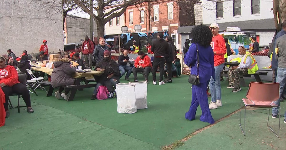 North Philadelphia neighbors get food, haircuts, work opportunities at giveaway event - Vimarsana News
