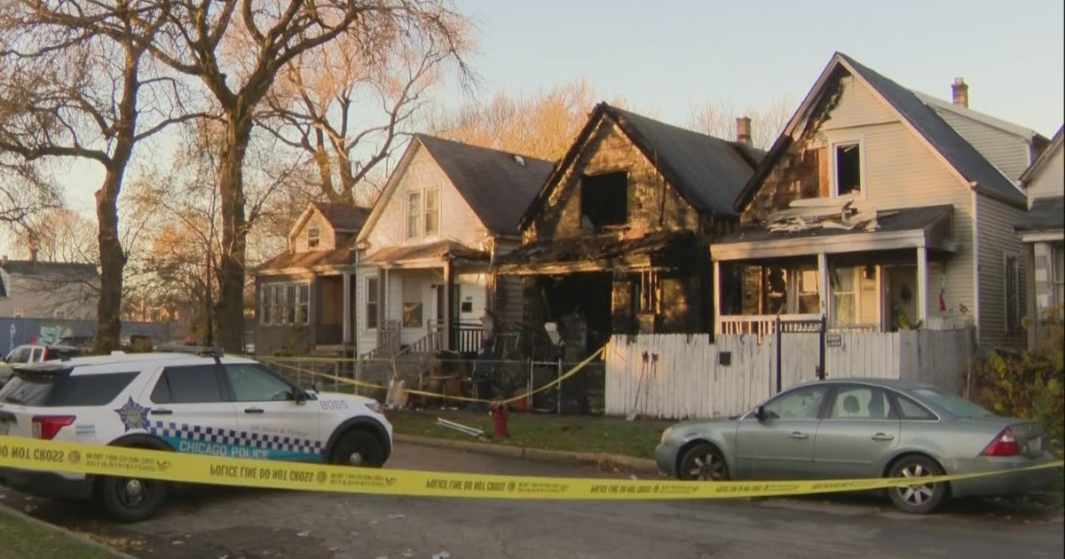 House fire on Chicago's Southwest Side leaves 1 person dead - CBS Chicago