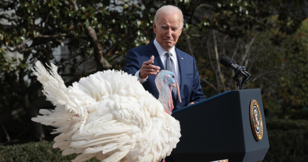 Biden pardons turkeys “Liberty” and “Bell” in annual Thanksgiving ceremony