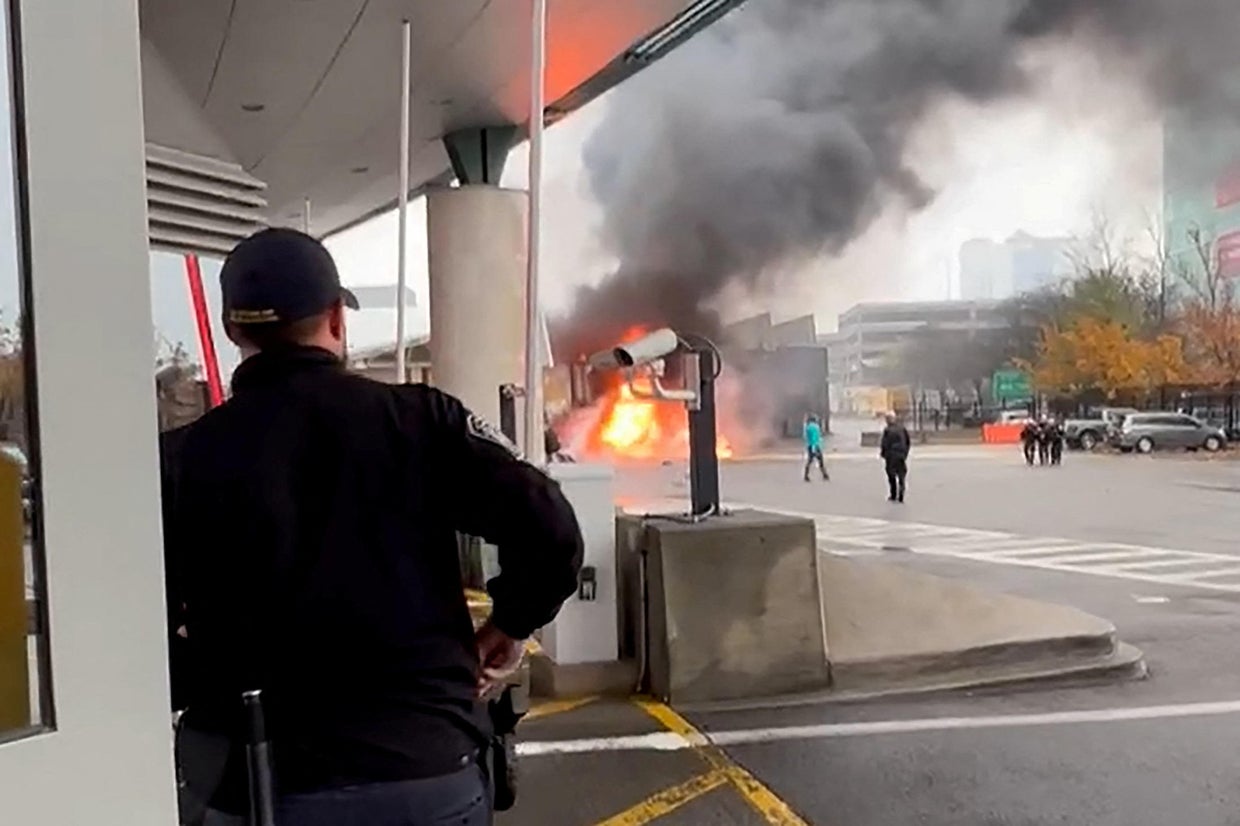 2 dead in vehicle explosion at Rainbow Bridge U.S.-Canada border ...
