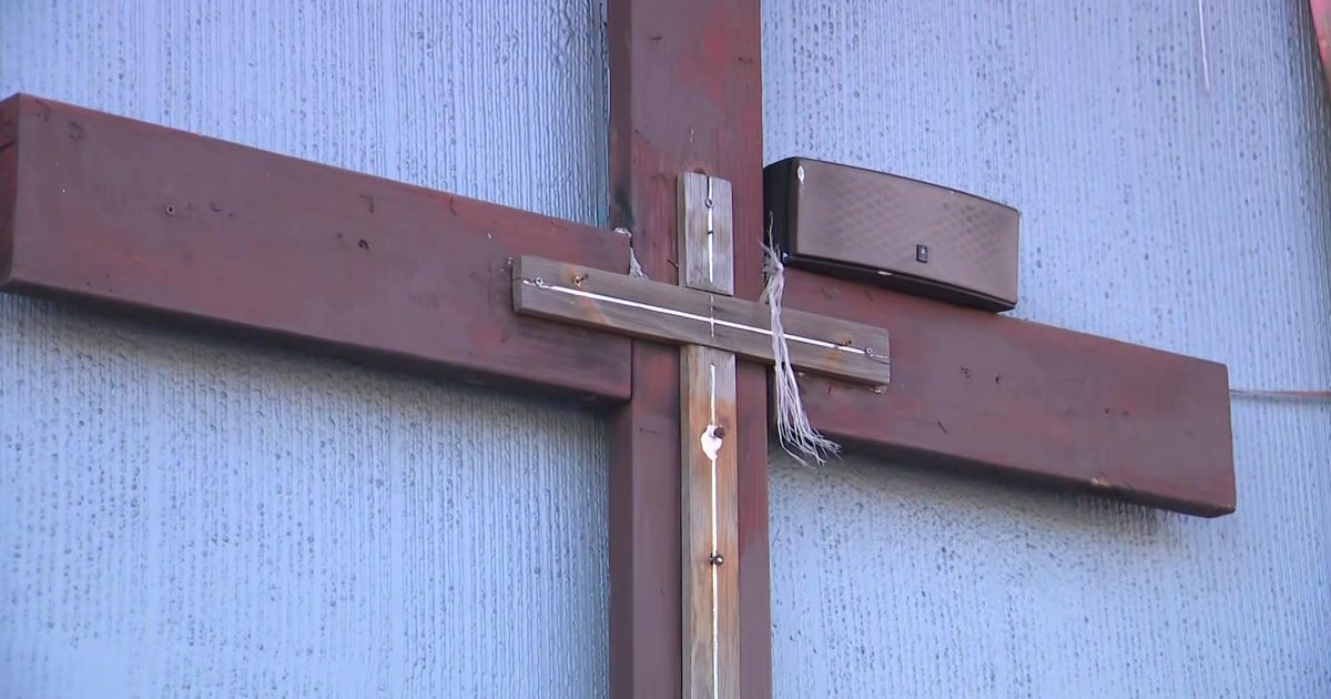 “Any person necessary him additional than me,” Catholic priest on stolen crucifix from Oakland Park soup kitchen “Any person necessary him additional than me,” Catholic priest on stolen crucifix from Oakland Park soup kitchen