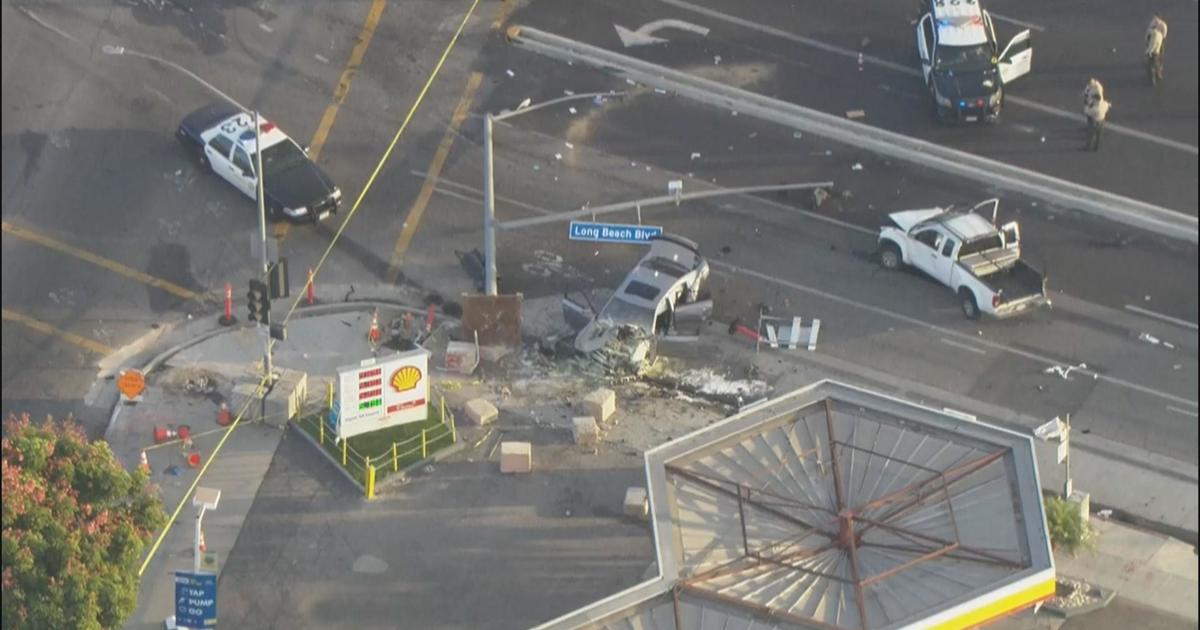 Brief Pursuit Ends After Stolen Vehicle Crashes Into Another Driver Cbs Los Angeles 