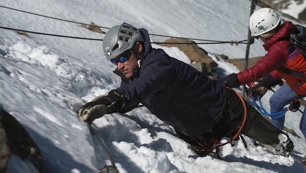 Navy SEAL veteran and Paralympian without legs climbs mountain 