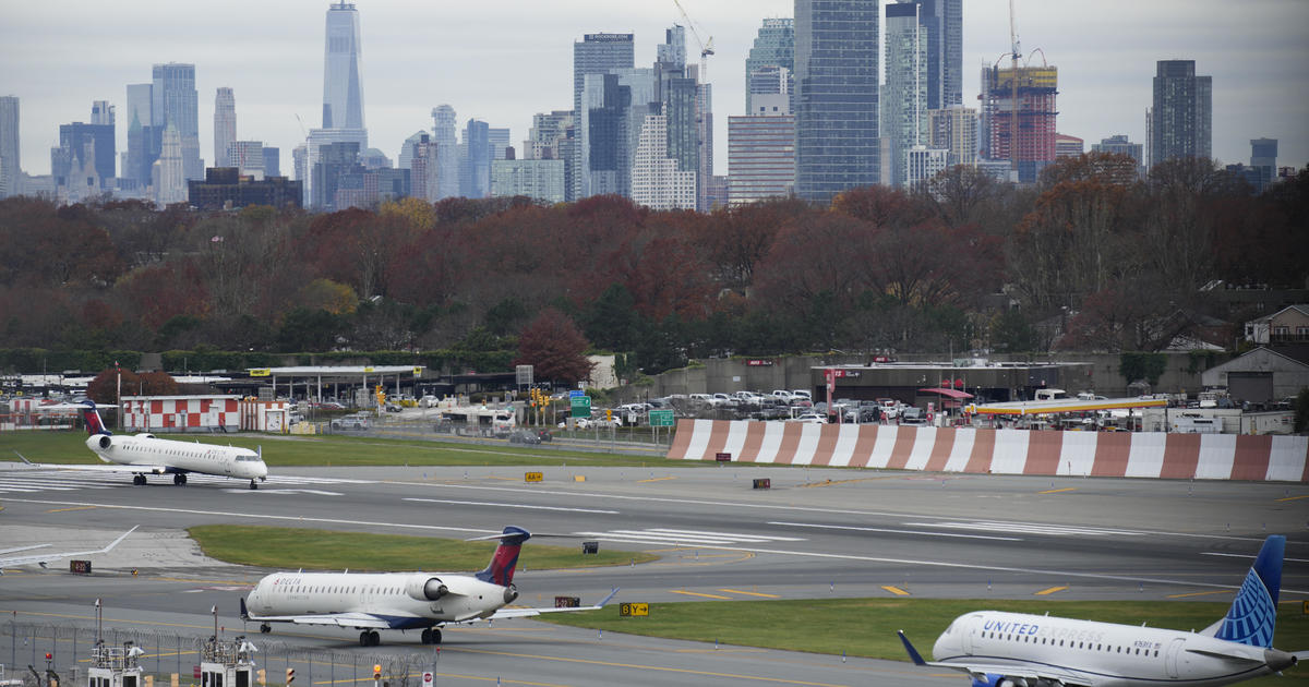 Thanksgiving travel rush continues Monday as millions head home, airlines report few issues