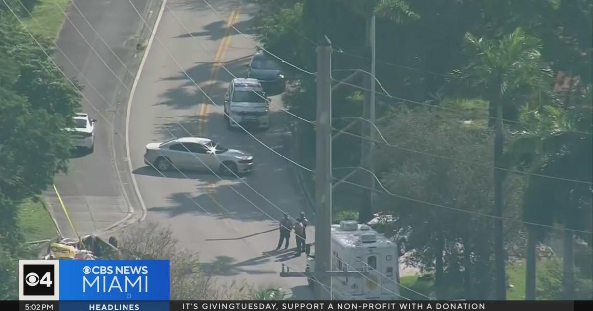 Miami-Dade police seek clues after body found in SUV - CBS Miami
