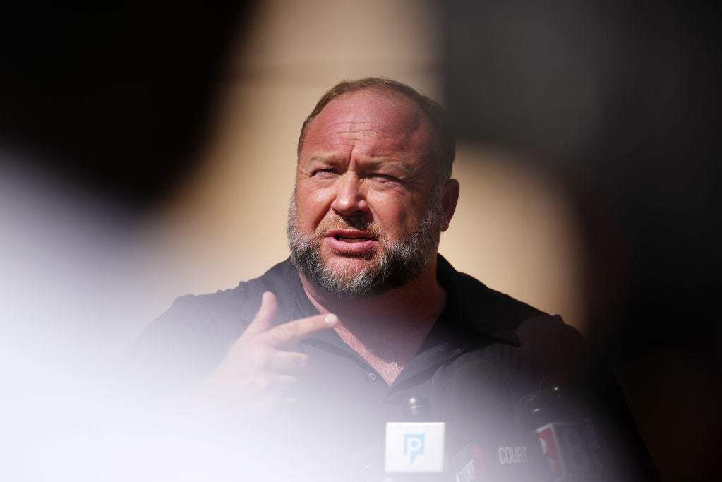 Sandy Hook families offer to settle Alex Jones' $1.5 billion legal debt ...