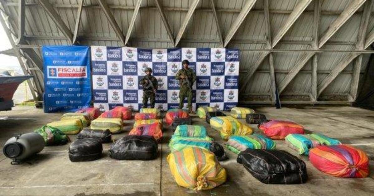 Colombian navy finds shipwrecked boat with over 750 kilos of drugs floating nearby