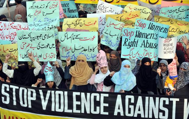 TOPSHOT-PAKISTAN-WOMEN-RIGHTS-PROTEST 