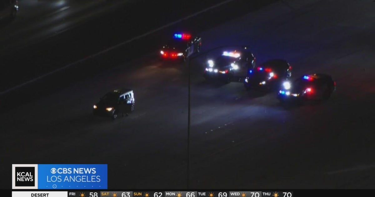 Pursuit suspect surrenders to police in the middle of freeway - CBS Los ...