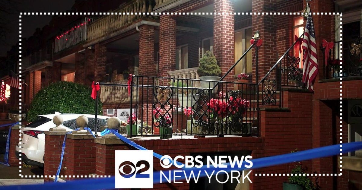 Brooklyn man charged with murder, accused of fatally stabbing mom - CBS ...