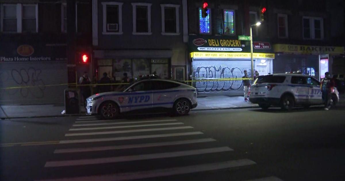 Man struck by stray bullet inside Queens building, police sources say – CBS News