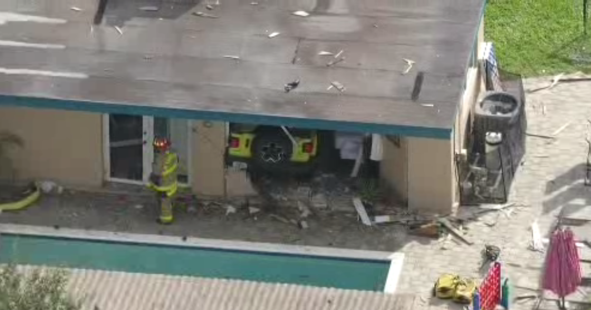 Crews function to take away SUV just after crashing within Fort Lauderdale residence Crews function to take away SUV just after crashing within Fort Lauderdale residence