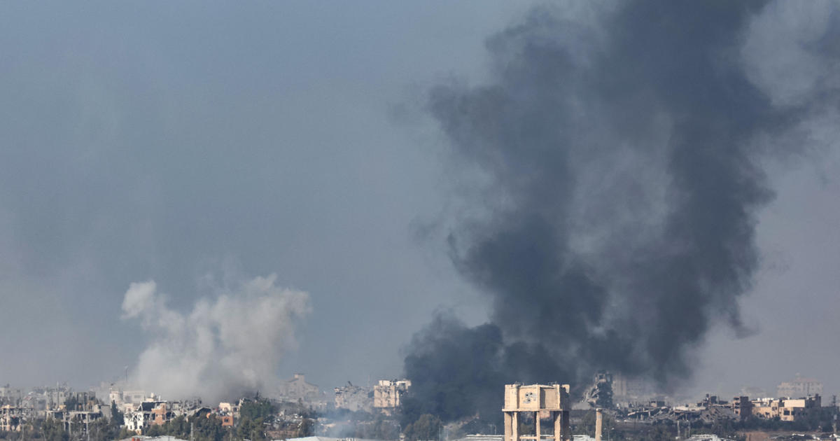 Израел продължава бомбардировките, наземното нападение в южната част на Газа