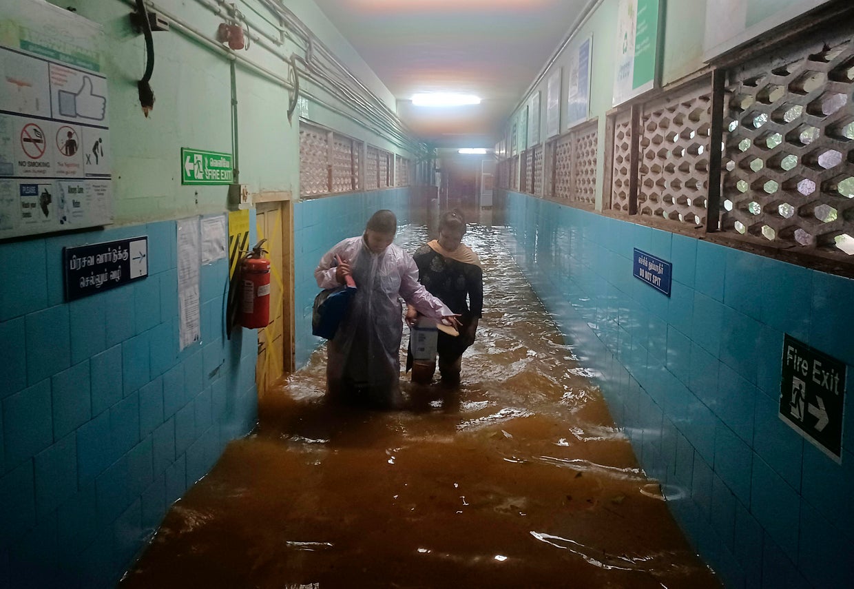 APTOPIX India Storm 