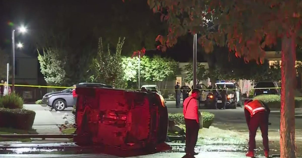 Mom hit by car in Sacramento dies; 2 kids also hit expected to recover - CBS Sacramento