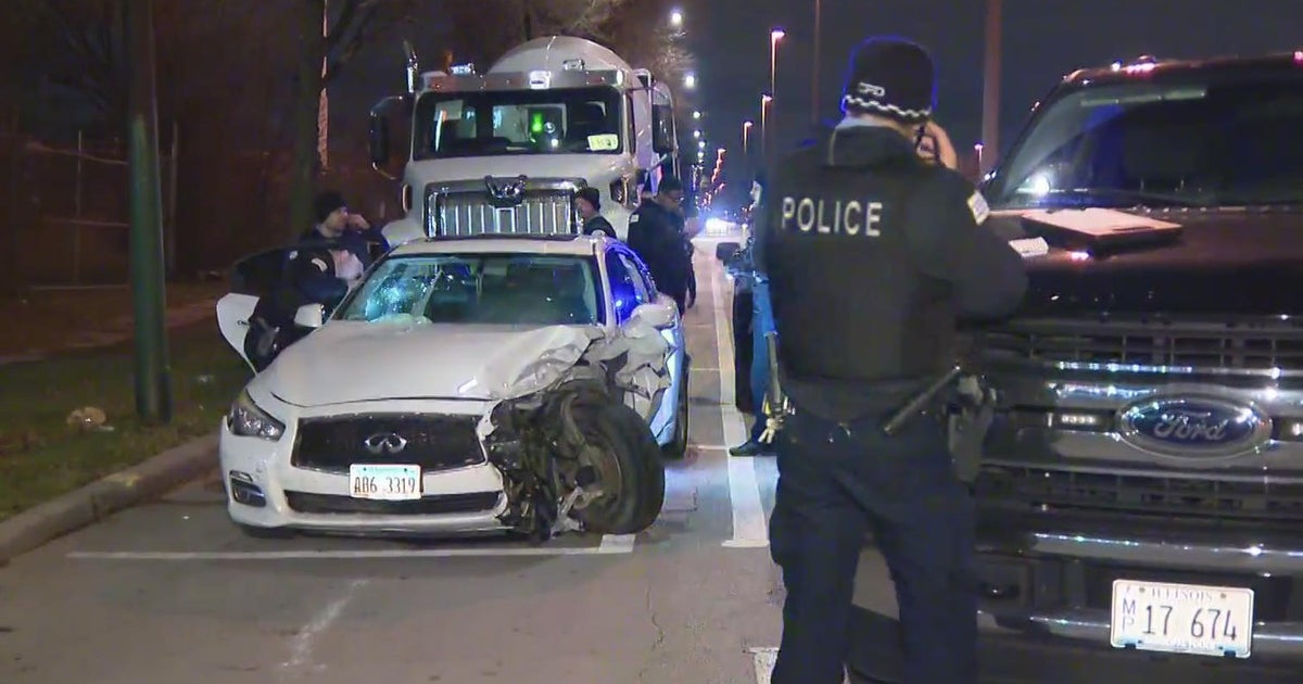 Stolen car leads police on chase, causes crashes on Dan Ryan CBS Chicago