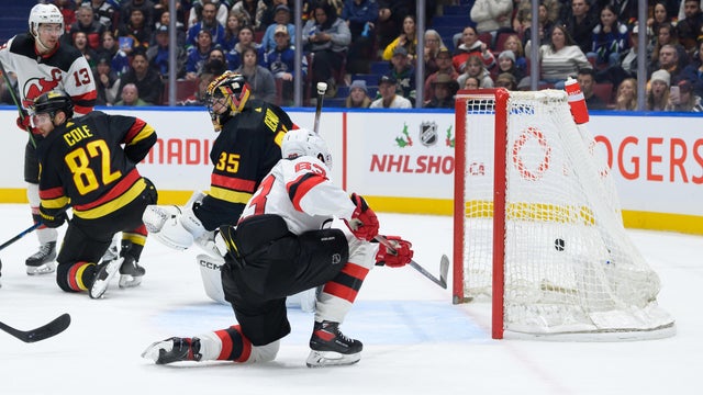 New Jersey Devils v Vancouver Canucks