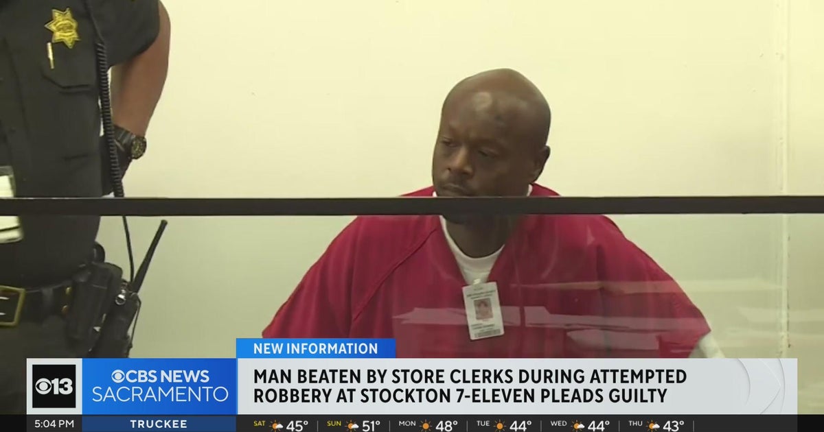Man beaten by 7-Eleven store clerks during attempted robbery pleads guilty