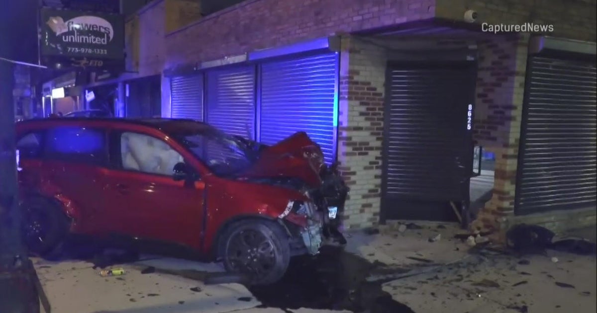 Woman hurt in 2-car collision on Chicago's South Side - CBS Chicago