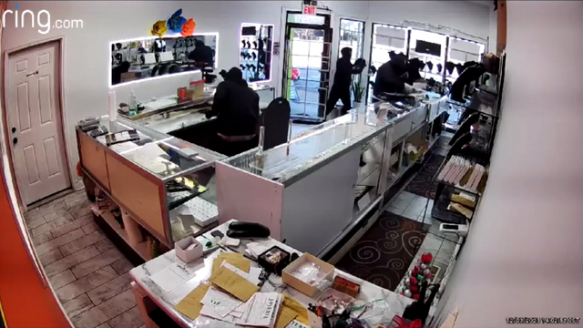 gage-park-jewelry-store-robbery.png 