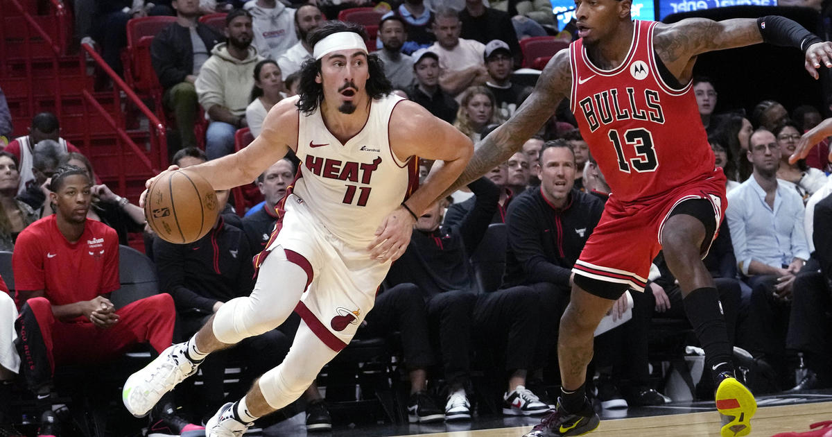 Bulls hang on to conquer Heat 124-116