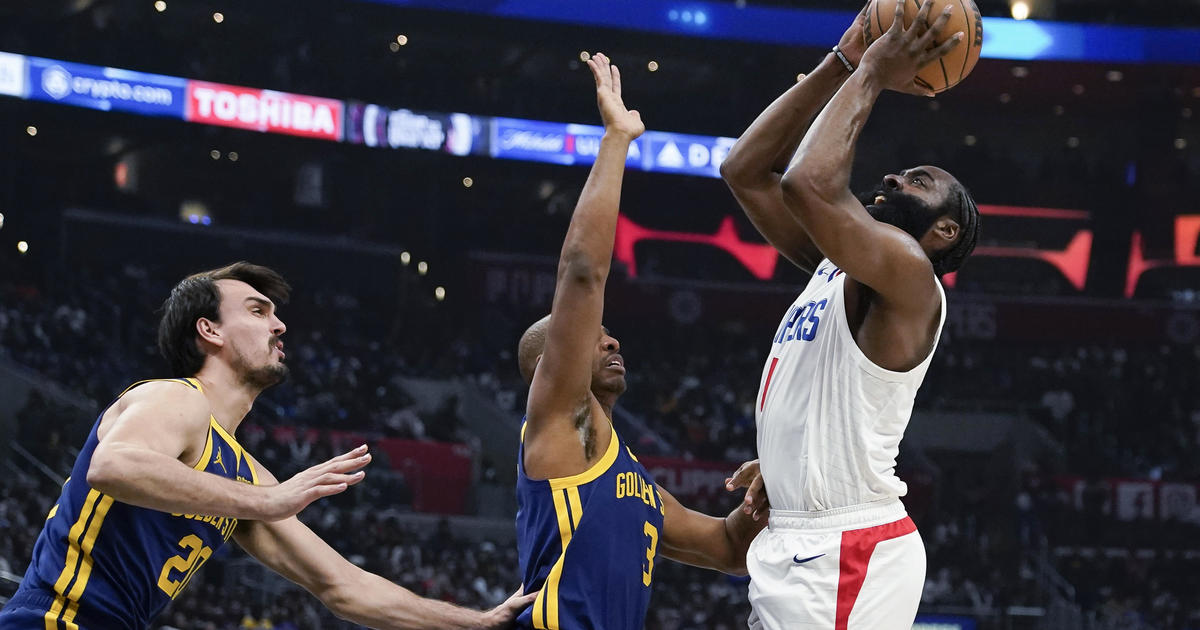 James Harden scores his 25,000th point, leads streaking Clippers past slumping Warriors 121-113