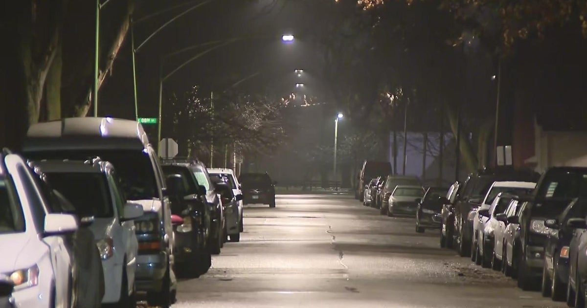 13-year-old boy shot while riding in car on Chicago's South Side - CBS ...