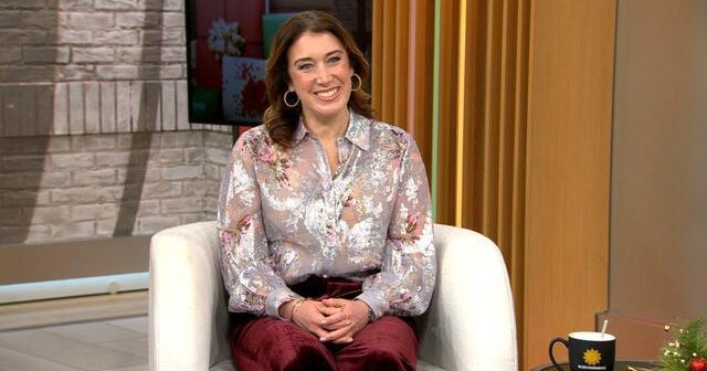 Amazon reveals special list of book recommendations for last-minute holiday gifts - CBS News