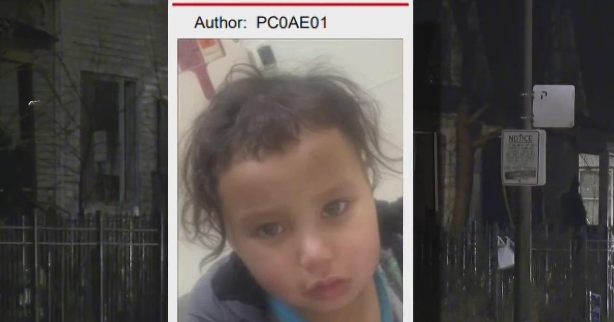 Toddler found walking alone outside on Chicago's South Side - CBS Chicago
