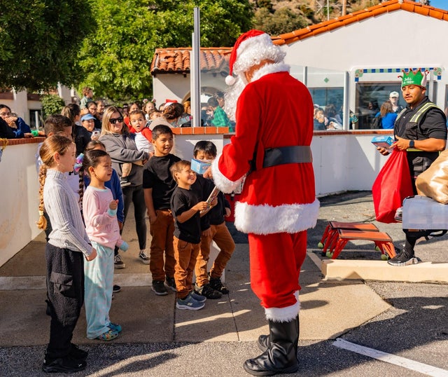 santa-in-catalina.jpg 