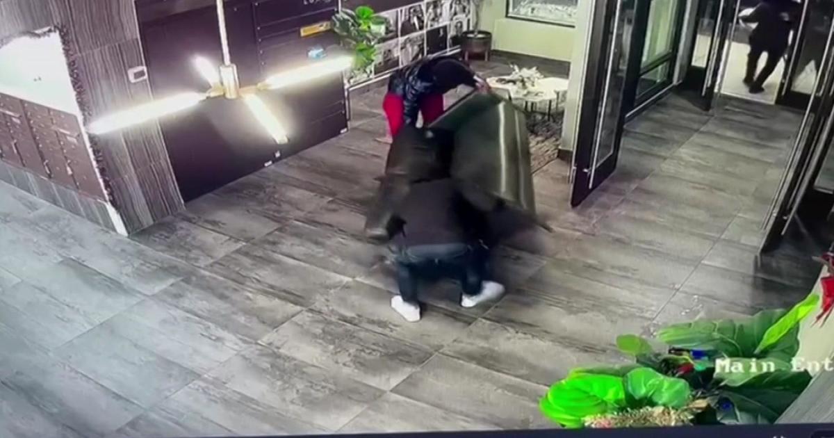 4 men caught on camera stealing furniture from Harlem apartment building lobby