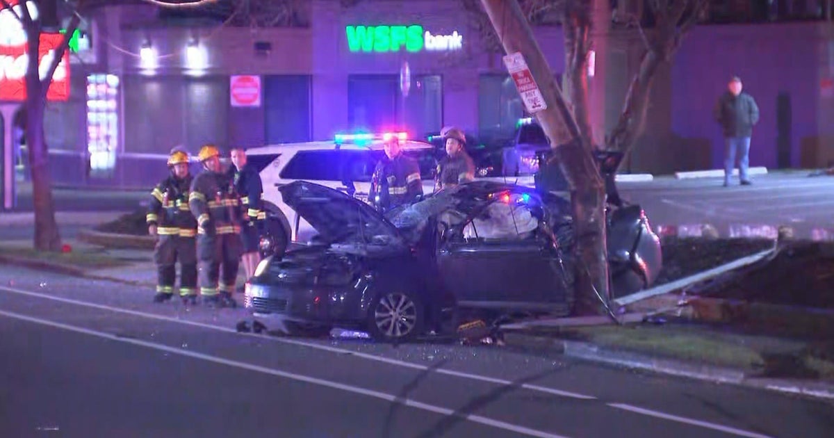 18-year-old dies after crashing car into electrical pole in Northeast ...