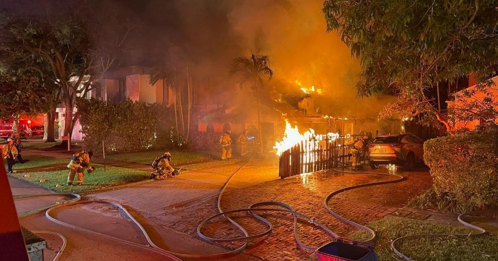 Massive hearth destroys Rio Vista home in Fort Lauderdale Massive hearth destroys Rio Vista home in Fort Lauderdale