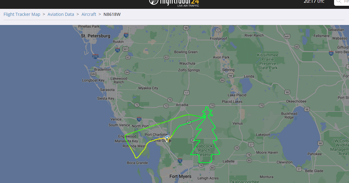 Pilot draws out Xmas tree flight route in skies above Southwest Florida Pilot draws out Xmas tree flight route in skies above Southwest Florida