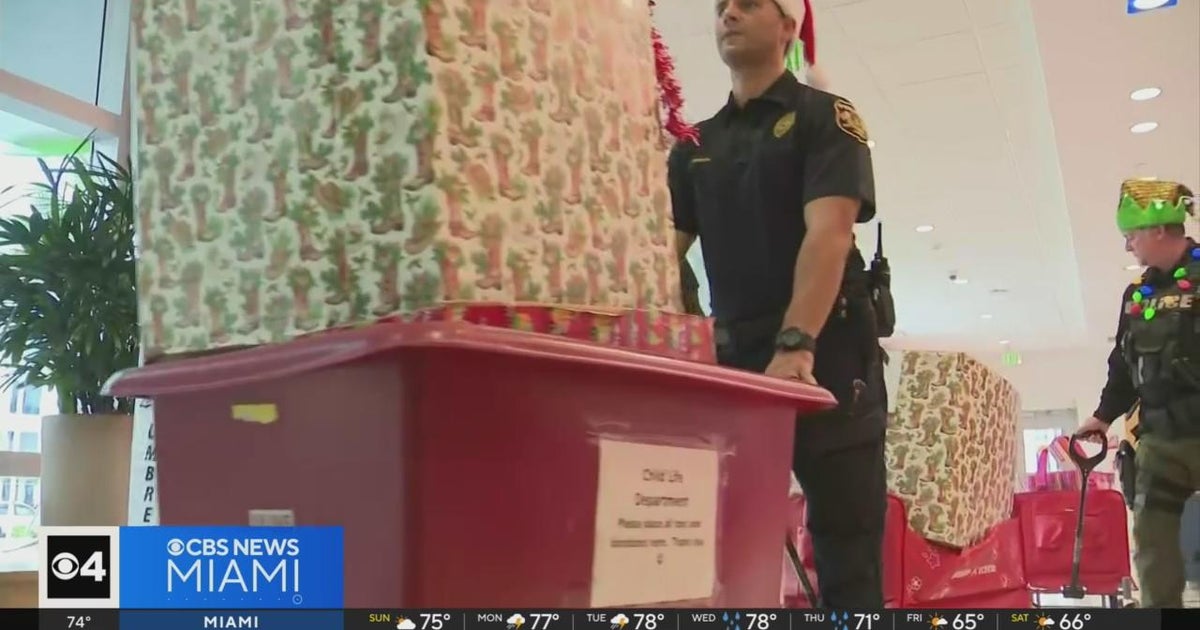 Miramar law enforcement spread holiday getaway cheer for young children at Joe DiMaggio Children’s Healthcare facility Miramar law enforcement spread holiday getaway cheer for young children at Joe DiMaggio Children’s Healthcare facility