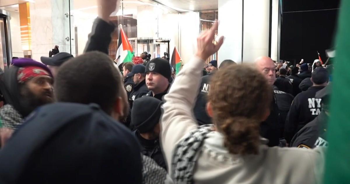 Multiple arrests, officer injured at pro-Palestinian protest in Manhattan, NYPD says