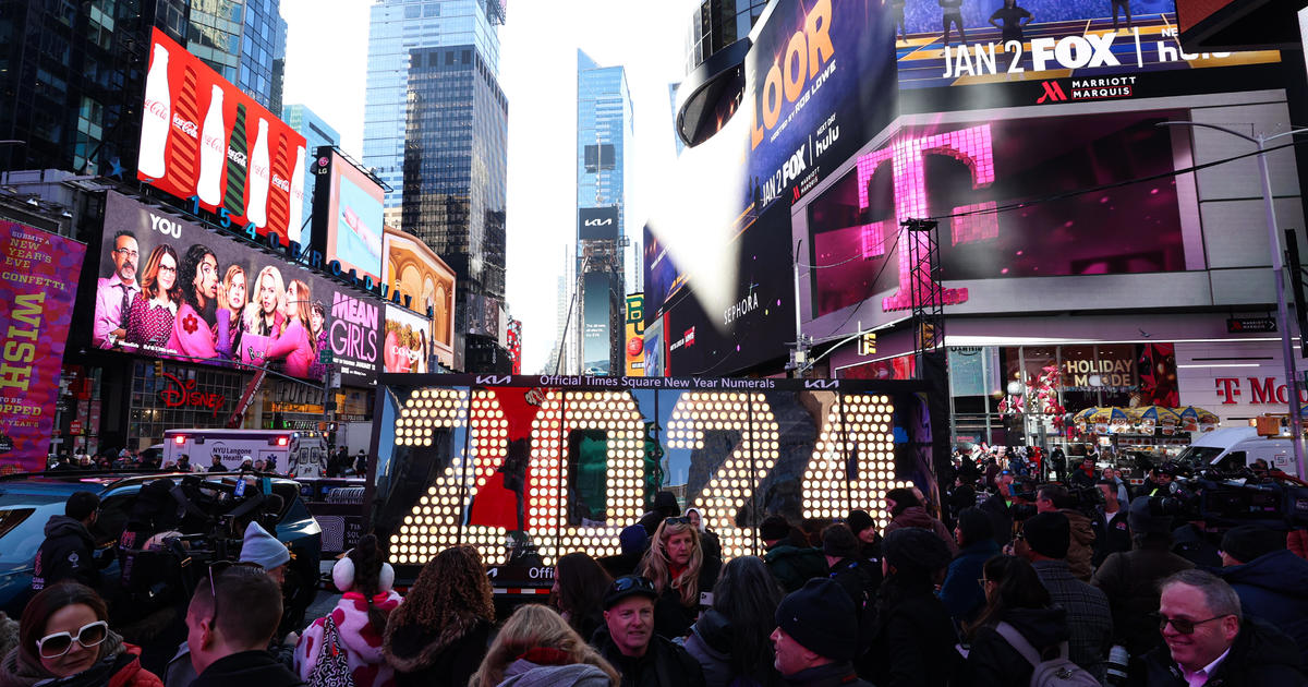 Вашето ръководство за 2024 г. за обратното отброяване на пускането на топката в навечерието на Нова година в Таймс Скуеър