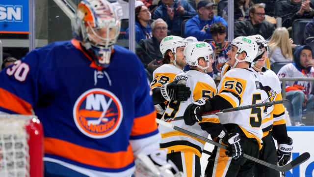 islanders-penguins-ilya-sorokin.jpg 