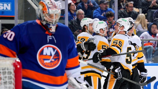 islanders-penguins-ilya-sorokin.jpg