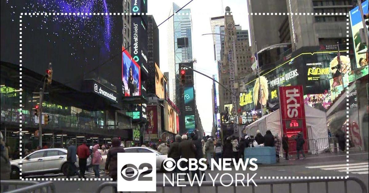 Times Square Gets Finishing Touches For New Year S Eve 2024 CBS New York   941aba81c50f73d62fafc9e8e691da44 