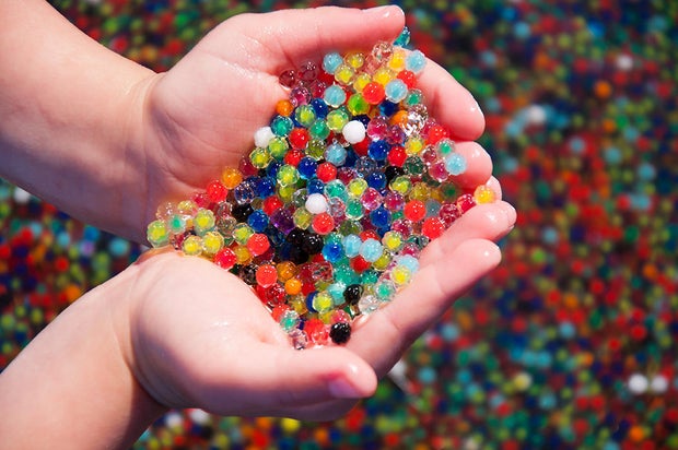 Multicolored water beads