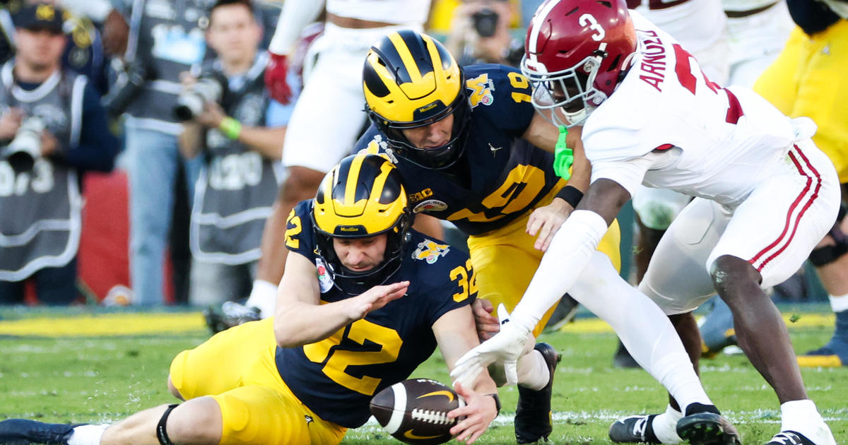 Michigan Beats Alabama In Overtime On Blake Corum's TD Run - CBS Chicago