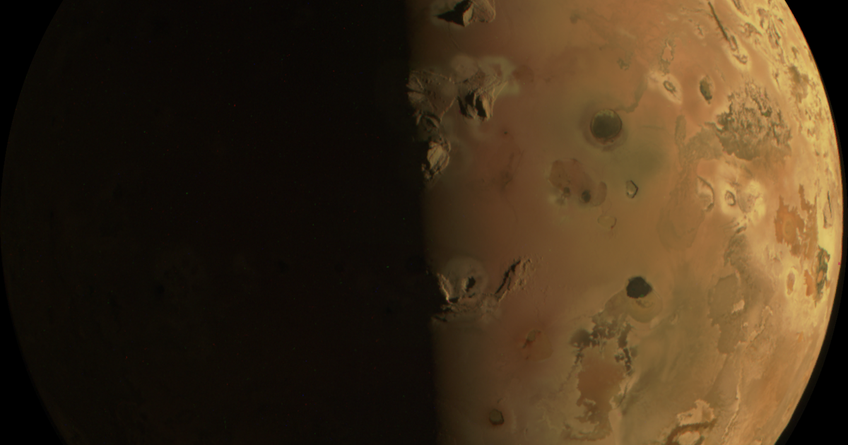 Космическият кораб на НАСА направи най-близкия доближаване досега до луната на Юпитер Йо, публикува нови изображения на „най-вулканичния свят“ на Слънчевата система