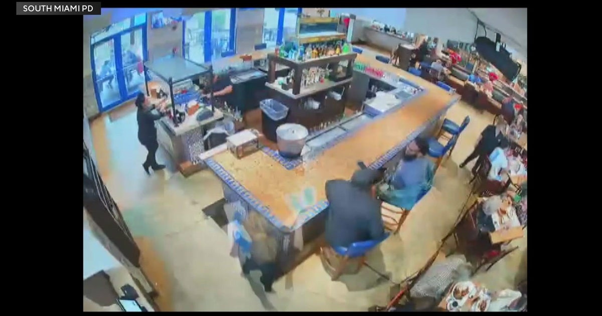 South Miami Police: Purse snatchers caught on camera may have struck right before South Miami Police: Purse snatchers caught on camera may have struck right before