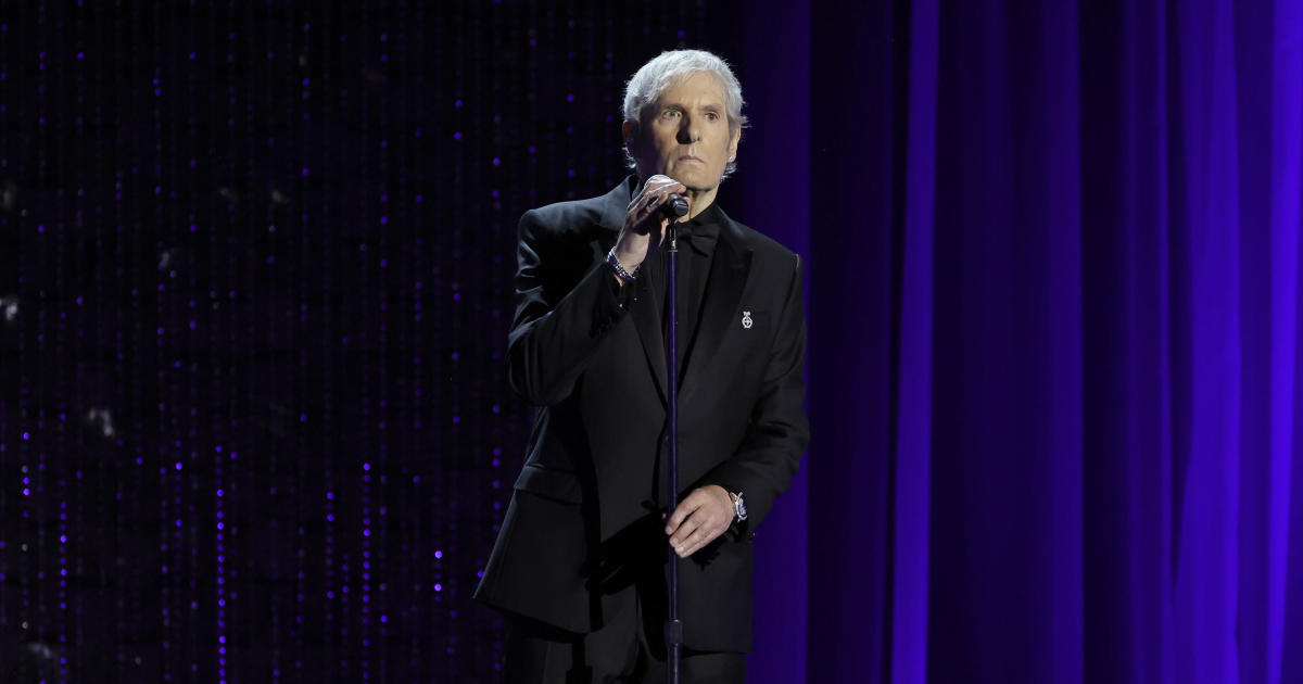 Michael Bolton reveals he had brain tumor surgery, taking a break from touring