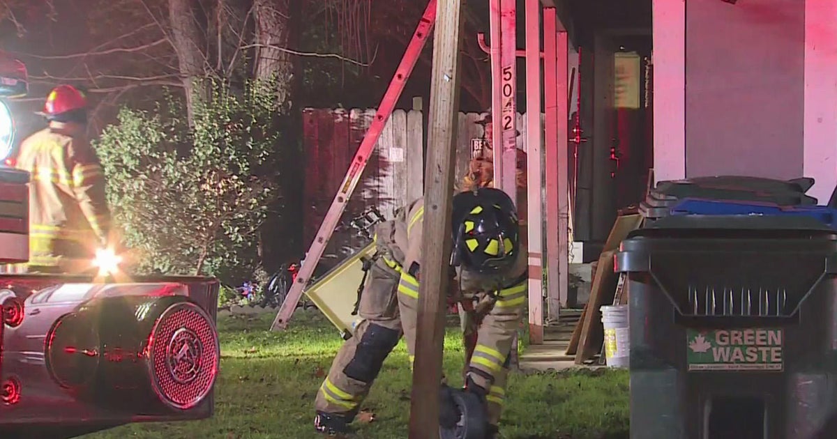 4 people, 4 dogs safe after North Highlands duplex fire