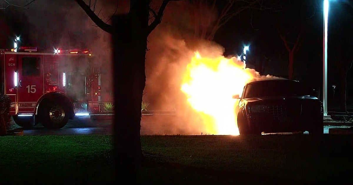 VIDEO: Car catches fire in Sacramento business complex parking lot