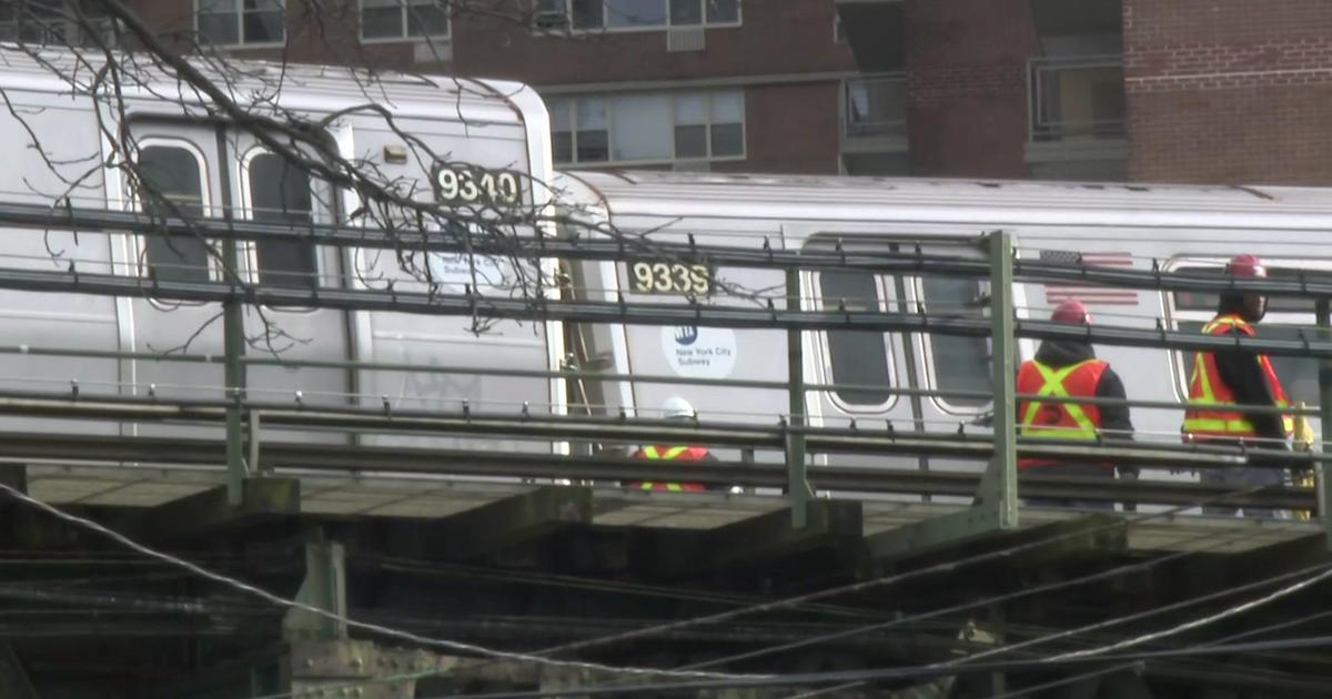 Subway derailment on the F train line in Brooklyn